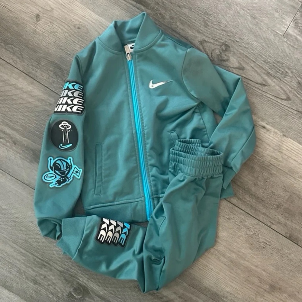 Nike boys tracksuit